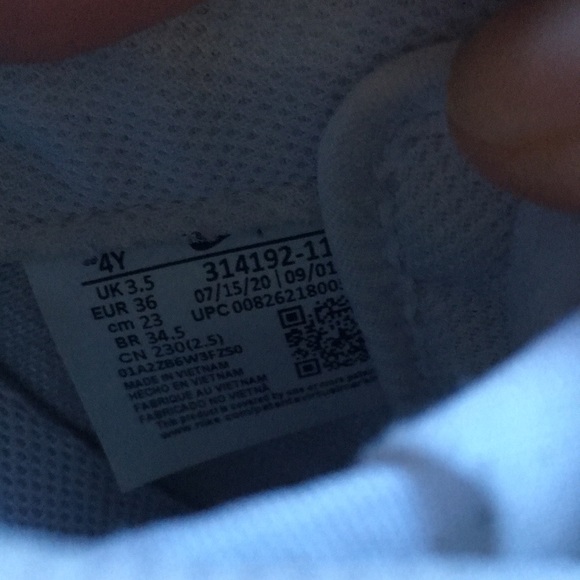 Nike Air sneakers Boy size 4 (big boy) - Picture 4 of 7